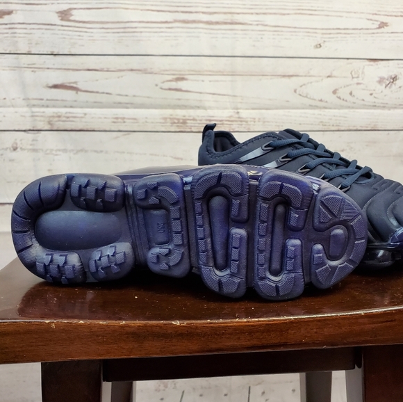 running shoes - Picture 3 of 5